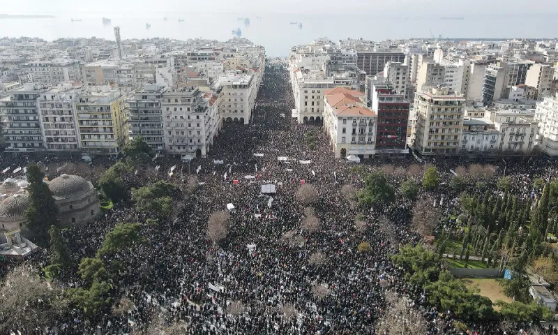Συλλαλητήριο για τα Τέμπη: Επεισόδια και στη Θεσσαλονίκη (vid)