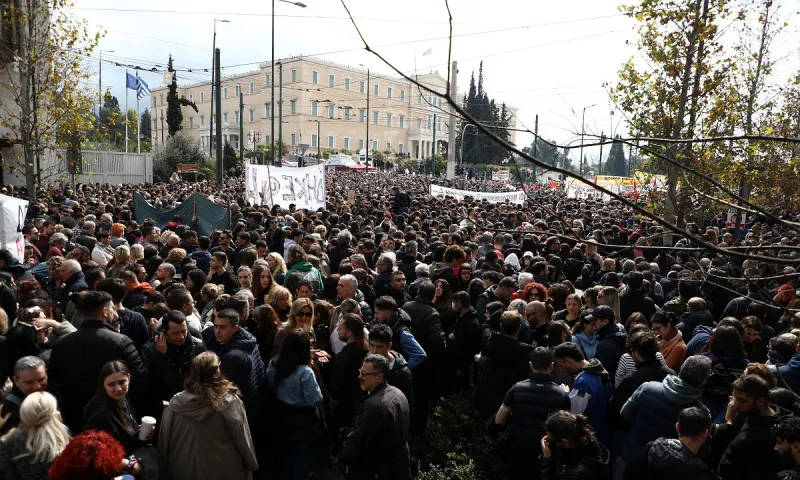 Δυο χρόνια Τέμπη: Επέστρεψαν στο Σύνταγμα οι διαδηλωτές