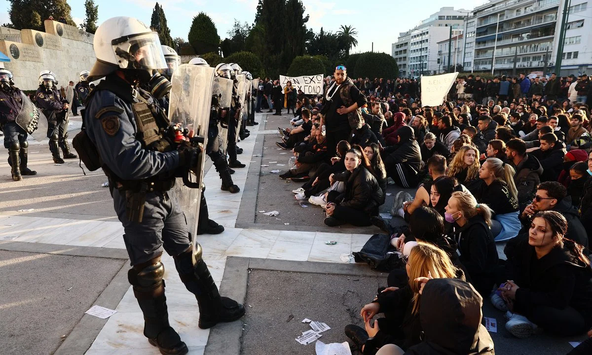 Τέμπη - Σύνταγμα: Ένταση και χημικά πάλι