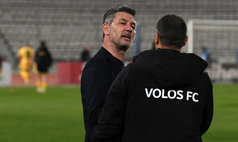 Υπονοούμενα ο Ουζουνίδης για τη διαιτησία: «Όλοι είδαμε τι έγινε, είναι να γελάμε»