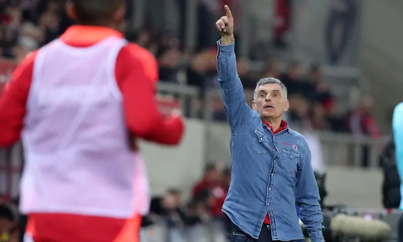 ΑΕΚ – Ολυμπιακός : Τελευταία στιγμή η απόφαση Μεντιλίμπαρ για την 11άδα…