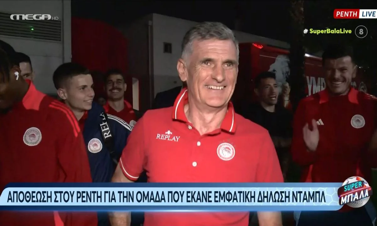 Δεν τον πιάνεις πουθενά τον Μεντιλίμπαρ, ο οποίος τσαντίστηκε προς στιγμήν με τους παίκτες του επειδή τον έβγαλαν μπροστά στους πανηγυρισμούς.