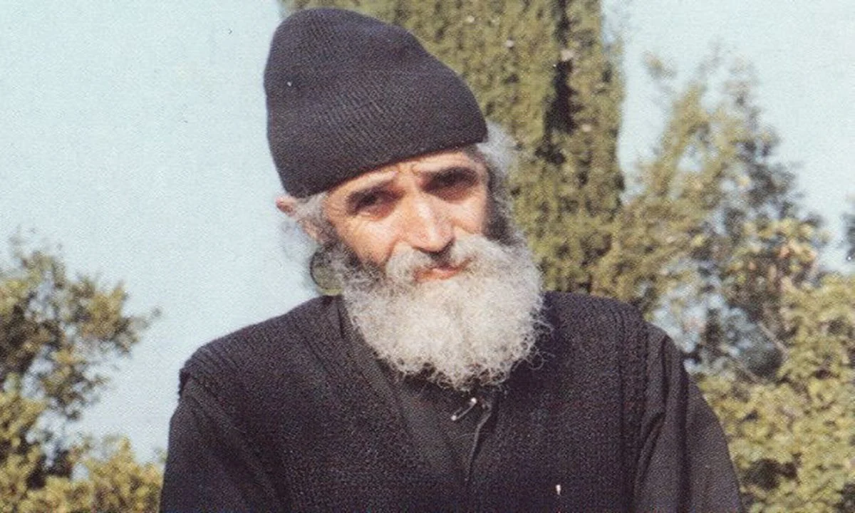 Κι όμως, υπάρχει άνθρωπος που κακολογεί τον Άγιο Παΐσιο!