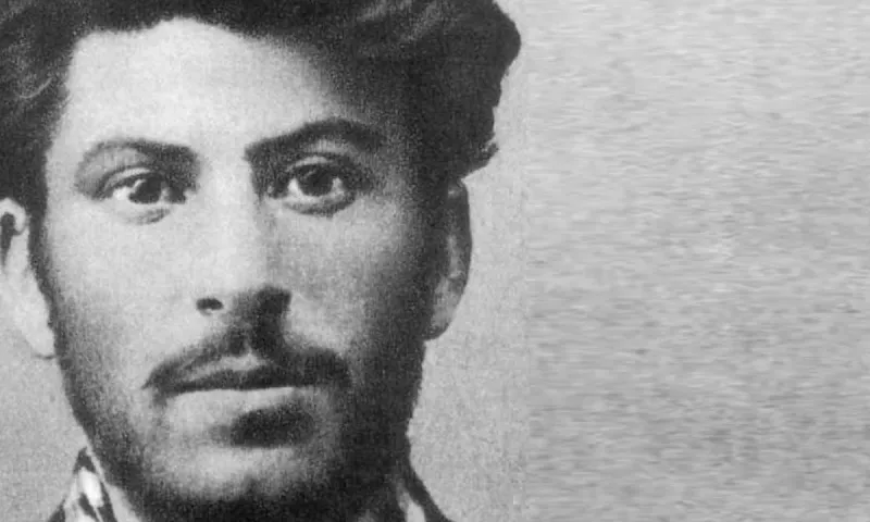 Το χαιδευτικό του ήταν Σόσο με υπερπροστατευτική μητέρα γιατί ήταν φιλάσθενος αλλά εξελίχθηκε σε έναν από τους σκληρότερους ηγέτες της ιστορίας