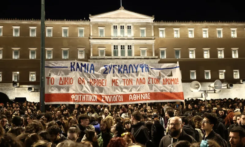 Επεισόδια και μολότοφ στο Σύνταγμα