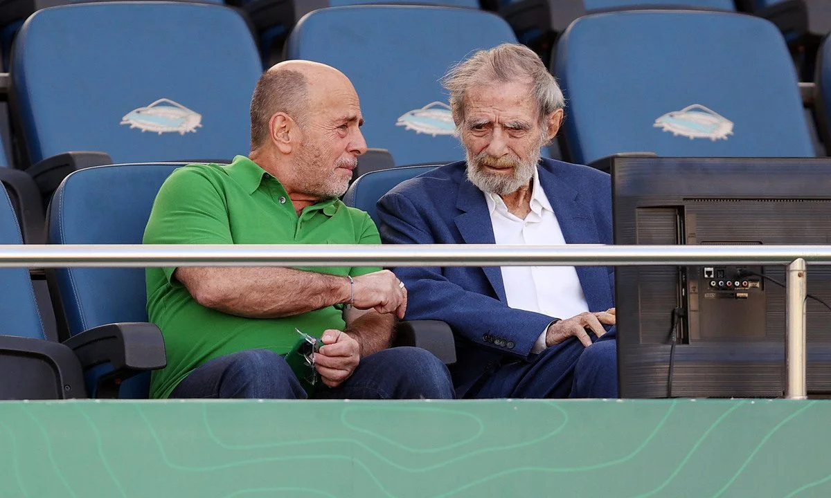 Πρόθεση Αλαφούζου να στελεχωθεί ο Παναθηναϊκός, αφού έχει παράπονα από κάποιους. Ο Τάκης Φύσσας αργά ή γρήγορα θα πάρει πόστο στην ΠΑΕ.