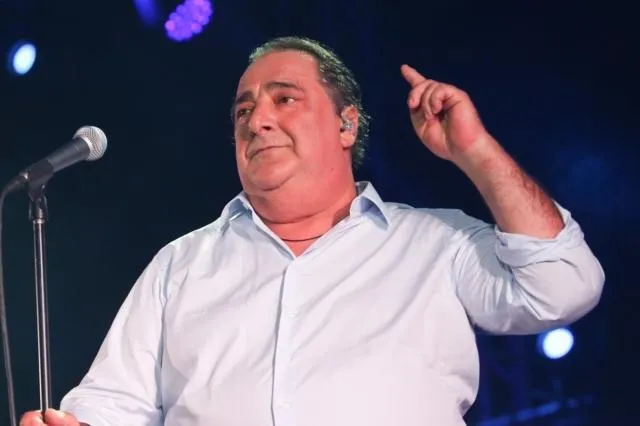Ράγισαν οι πέτρες με αυτό που έγινε πάνω στον τάφο του Βασίλη Καρρά