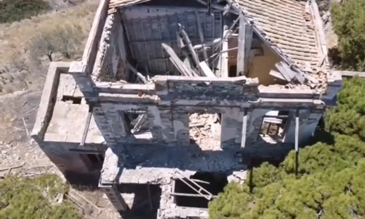 κόκκινο σπίτι Σύρος
