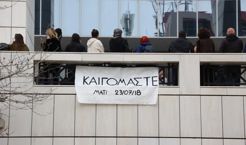 Μάτι: Αυτή η οργή δεν μπορεί να μείνει αναπάντητη – «Καιγόμαστε» φωνάζουν οι οικογένειες και ο λαός, 7 χρόνια μετά