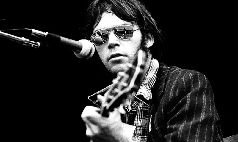 18 Μαρτίου: Ο Neil Young σημείωνε το ένα και μοναδικό Νο1 τραγούδι του