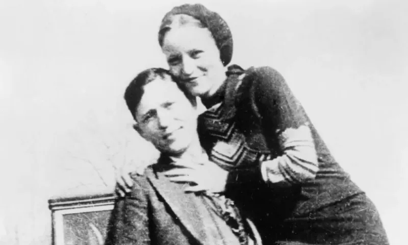 Οι serial killers groupies έχουν μια παραφιλία που ονομάζεται υβριστοφιλία. Λέγεται και σύνδρομο Μπόνι και Κλάιντ.