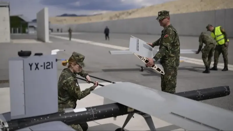 H Αλβανία διαθέτει drones καμικάζι YIHA-III τουρκικής κατασκευής - Tι να τα κάνει;