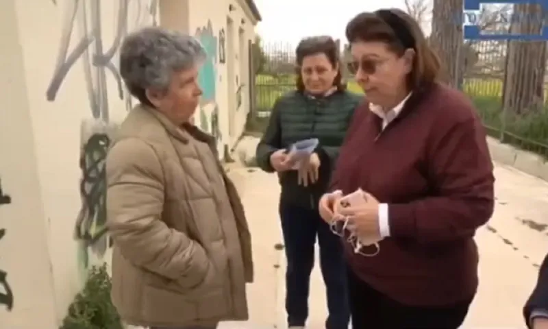 «Κατσάδα» Μενδώνη στην προϊσταμένη Αρχαιοτήτων Αργολίδας για έναν γραμμένο τοίχο και... αβαβα για τις βέβηλες εικόνες - Εκεί δεν είχαν πάρει εκατομμύρια;