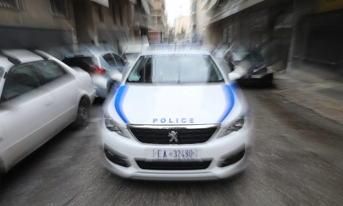 Περπατούσε στον Άγιο Παντελεήμονα και άγνωστος τη χτύπησε από πίσω με πέτρα στο κεφάλι