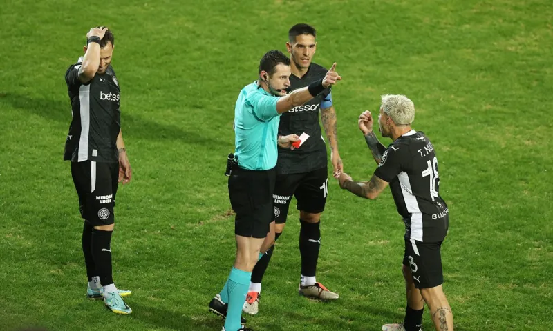 Διαιτησία: Βλέπουν την βαθμολογία ανάποδα! Τέσσερις μήνες εκτός και τον βάζουν σε ντέρμπι!