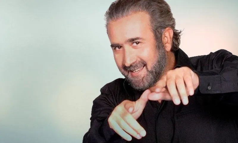 3 τραγούδια που ο Λάκης Λαζόπουλος έχει γράψει τους στίχους, το κορυφαίο το έχει πει ο Μητροπάνος