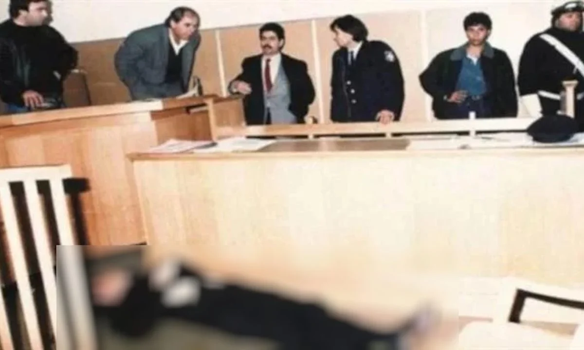 μέσα στο δικαστήριο