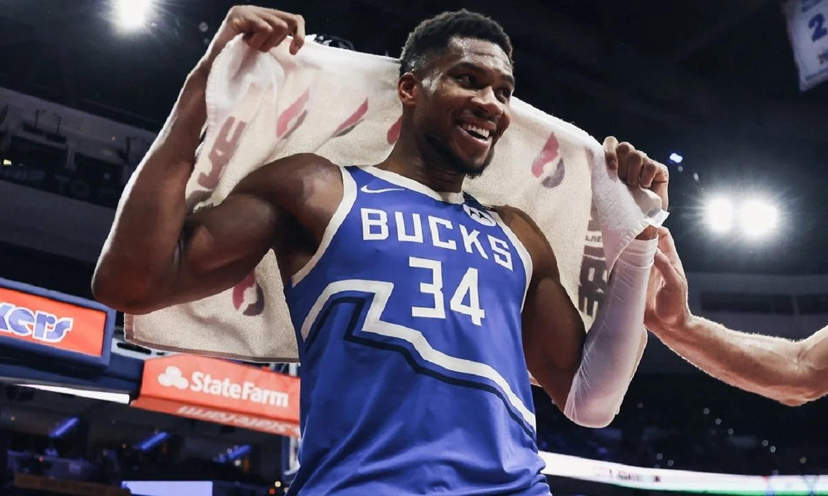 Σίξερς - Μπακς 113-126: Με μυθικό, ιστορικό triple double από τον Γιάννη Αντετοκούνμπο με 35 πόντους, 17 ριμπάουντ, 20 ασίστ και 2 κλεψίματα!