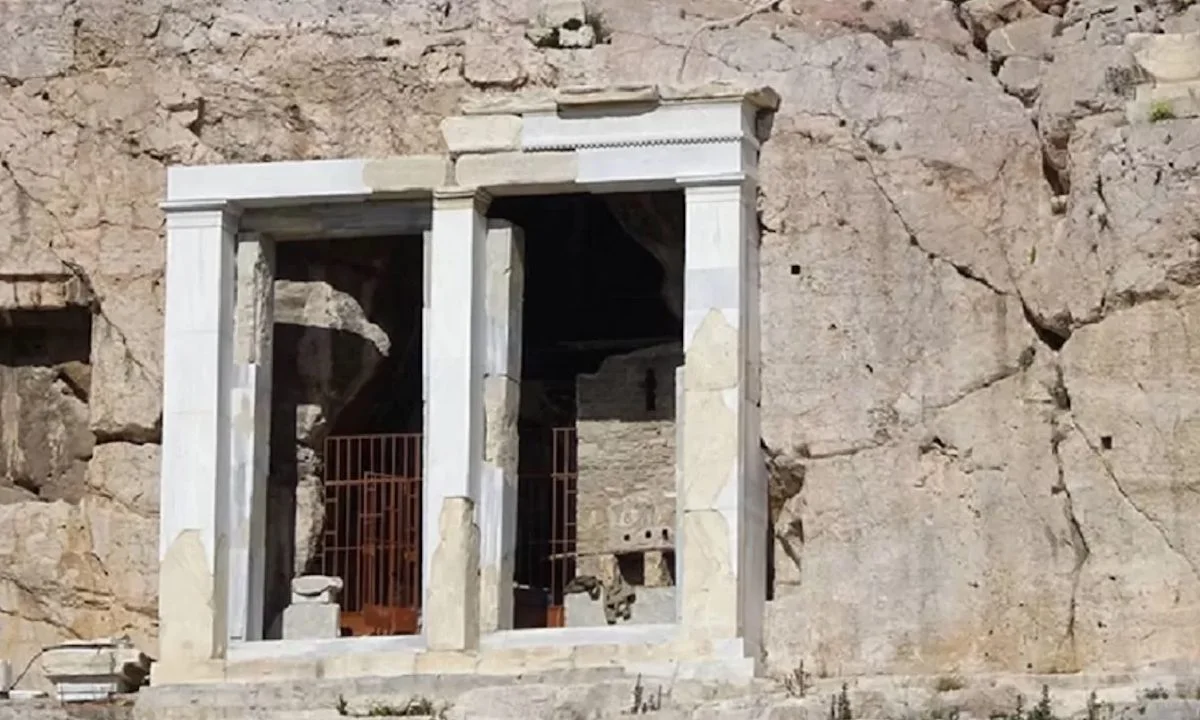 σπηλιά Ακρόπολης εκκλησία