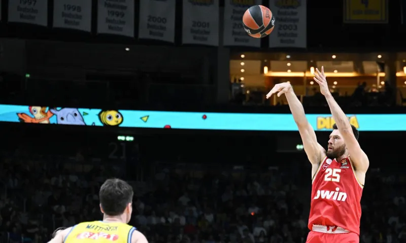 Άλμπα Βερολίνου - Ολυμπιακός 92-100: Ο Ολυμπιακός το έκανε θρίλερ αλλά με εντυπωσιακό Πίτερς πήρε το διπλό και επέστρεψε στην 1η θέση