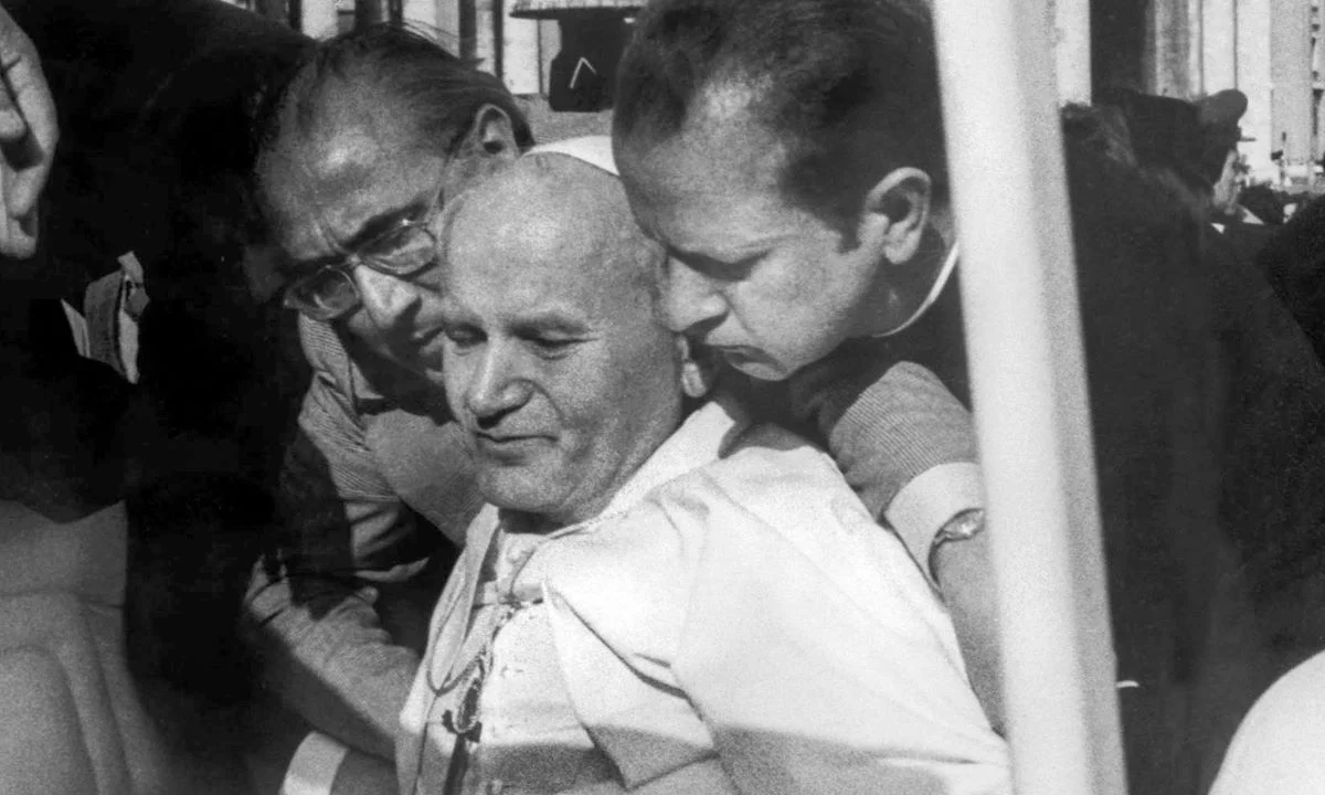 τούρκος πυροβόλισε πάπα