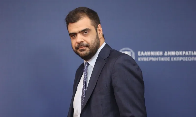Τέμπη: Συλλογιστική παράνοιας από τον Παύλο Μαρινάκη - Λέει ότι αν δεν υπήρχαν παράνομα εύφλεκτα υλικά, άρα δεν έγινε και μπάζωμα!