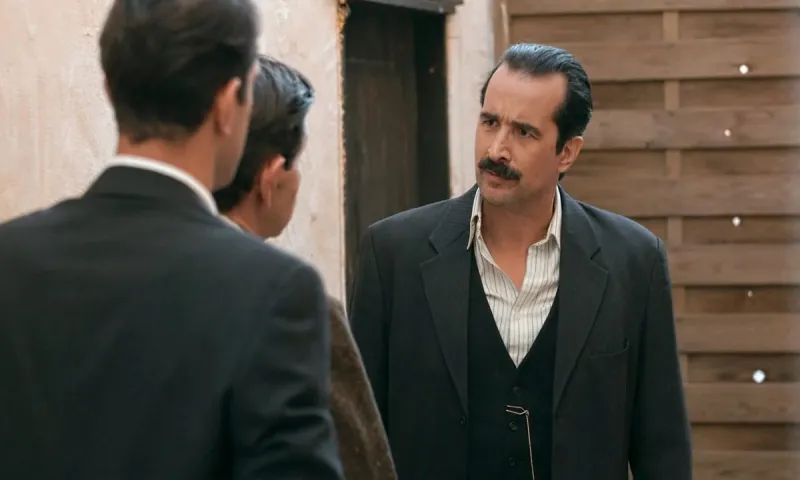 Grand Hotel: Ο Χαραλάμπης ανακαλύπτει γιατί εξαφανίστηκε ο πατέρας του Πέτρου!