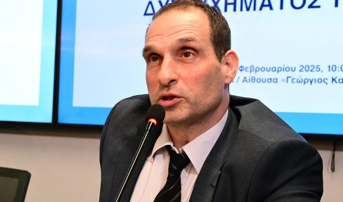 Τέμπη: Φαίνεται ότι ενόχλησε πολύ κάποιους, η επιλογή του κ. Παπαδημητρίου να μην υιοθετήσει τελικά την ακραία θεωρία για τα έλαια σιλικόνης.