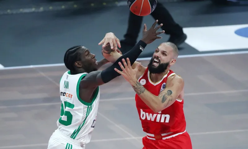 Euroleague: Πρώτος ο Ολυμπιακός, τρίτος ο Παναθηναϊκός, πιο πιθανός αντίπαλος η Εφές για τους πρωταθλητές Ευρώπης