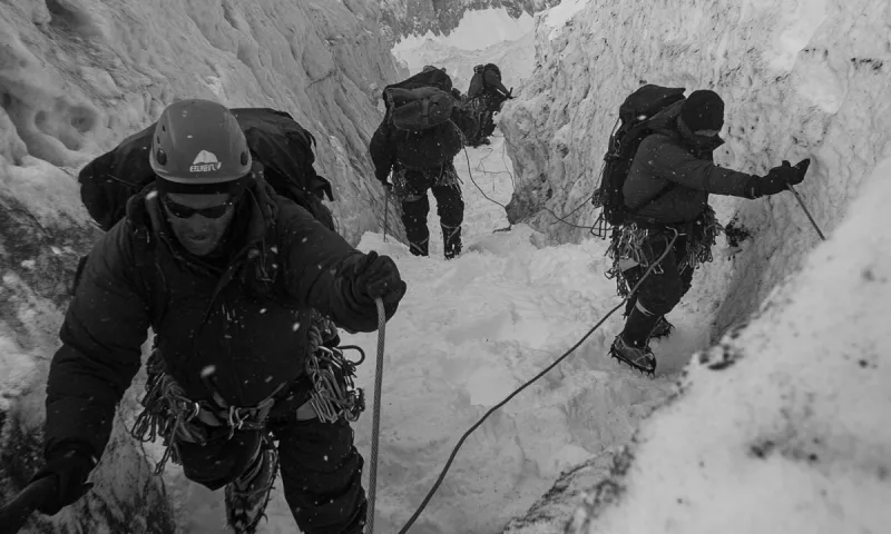 Πάνω από 200 νεκροί βρίσκονται ακόμα στο Έβερεστ. Και κανείς δεν μπορεί να τους κατεβάσει.
