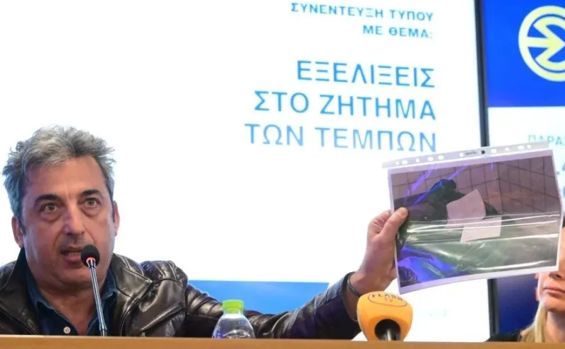 Συγκλονιστικός Ασλανίδης: «Σε αυτές τις σακούλες πήραμε τα παιδιά μας - Μεγάλωσα το παιδί μου για να μου το κάψουν στα Τέμπη;»