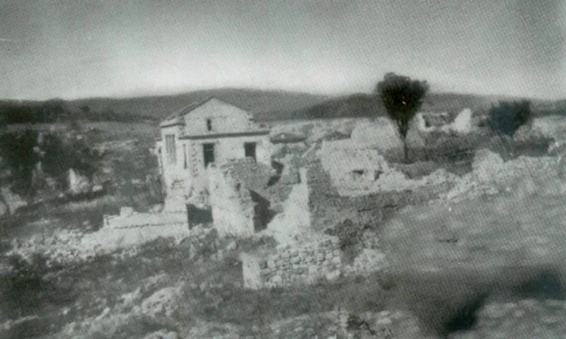 Στις 9 το πρωί άναψε φωτοβολίδα και άρχισαν να εκτελούν όλους τους άντρες από 16 έως 60 χρονών. Η πρώτη μαζική εκτέλεση αμάχων στην Ελλάδα