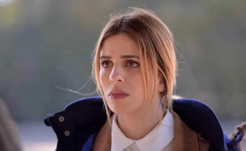 Η Παραλία: Η Μαρία μαθαίνει πως η Χριστίνα δεν είναι η Αρχαιολόγος που στάλθηκε στα Μάταλα!