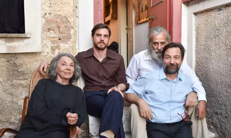 Η παραλία επόμενα επεισόδια: Ο Χρήστος προτείνει στη Φανή να πουλήσουν το ξενοδοχείο και να φύγουν!