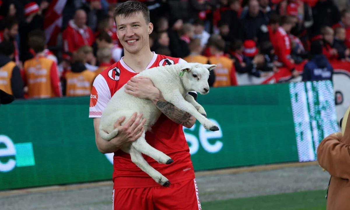 Η Bryne FC επέστρεψε στις νίκες στην Eliteserien μετά από 22 χρόνια. Κι ο MVP της βραδιάς δεν πήρε μετάλλιο. Πήρε… ένα ζωντανό πρόβατο.