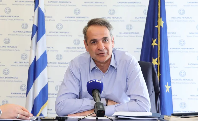 Κυριάκος Μητσοτάκης: Ο πρωθυπουργός του ξεσπιτώματος των Ελλήνων, παινεύεται για τη «στεγαστική πολιτική» του