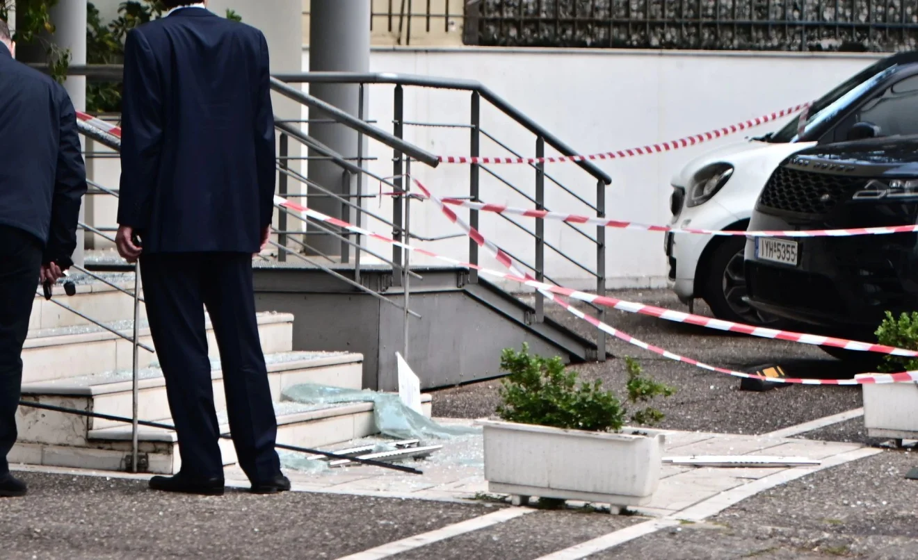Δολοφονία Μοσχούρη: «Mας πυροβολούν, κρυφτείτε» φώναζαν οι άνθρωποι - Ανεξέλεγκτη η μαφία στην Ελλάδα - Από θαύμα δεν θρηνήσαμε αθώα θύματα.