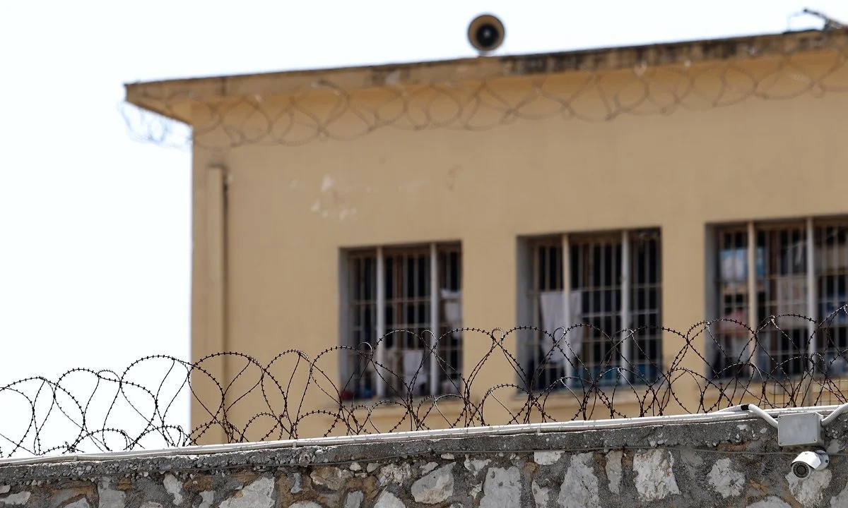 Χώρες δέχονται κρατούμενους προκειμένου οι ίδιες να κερδίσουν λεφτά και από την άλλη οι άλλες χώρες να αποσυμφορήσουν τις φυλακές τους.