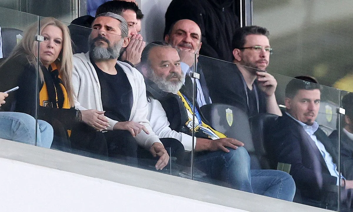 Έφυγε πριν τελειώσει το... μαρτύριο από την OPAP Arena o Μάριος Ηλιόπουλος. Αποδοκιμασίες προς το πρόσωπο του και αποχώρηση στο 0-2!
