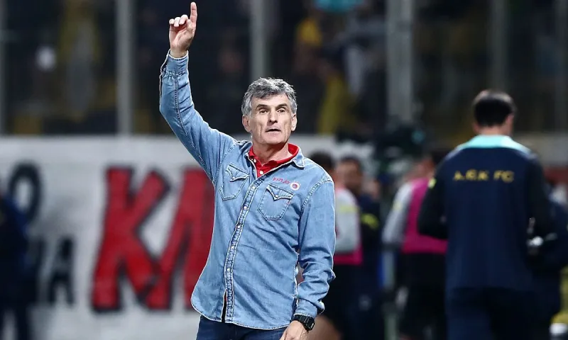 Ολυμπιακός: Ο παίκτης που έπιασε την ευκαιρία από τα μαλλιά - Γι αυτό γέλαγε ο Μεντιλίμπαρ