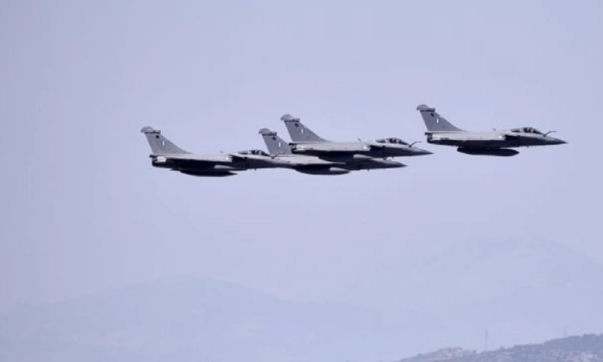 Rafale χωρίς Meteor: Τι συμβαίνει με τα γαλλικά αποθέματα πυραύλων; - Έλλειψη Meteor στα Rafale: Πιέσεις και ερωτήματα για τη Γαλλία.