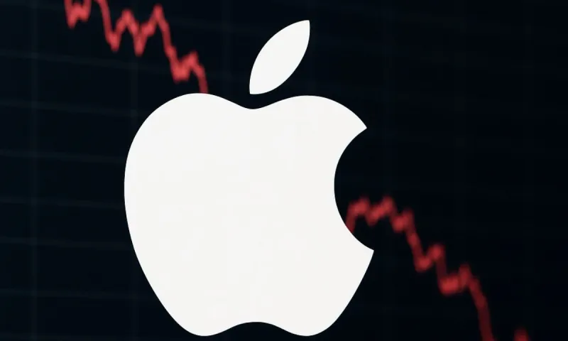 Apple: Δύο υποβαθμίσεις αξιολόγησης – Ανησυχίες για δασμούς και το μέλλον του iPhone
