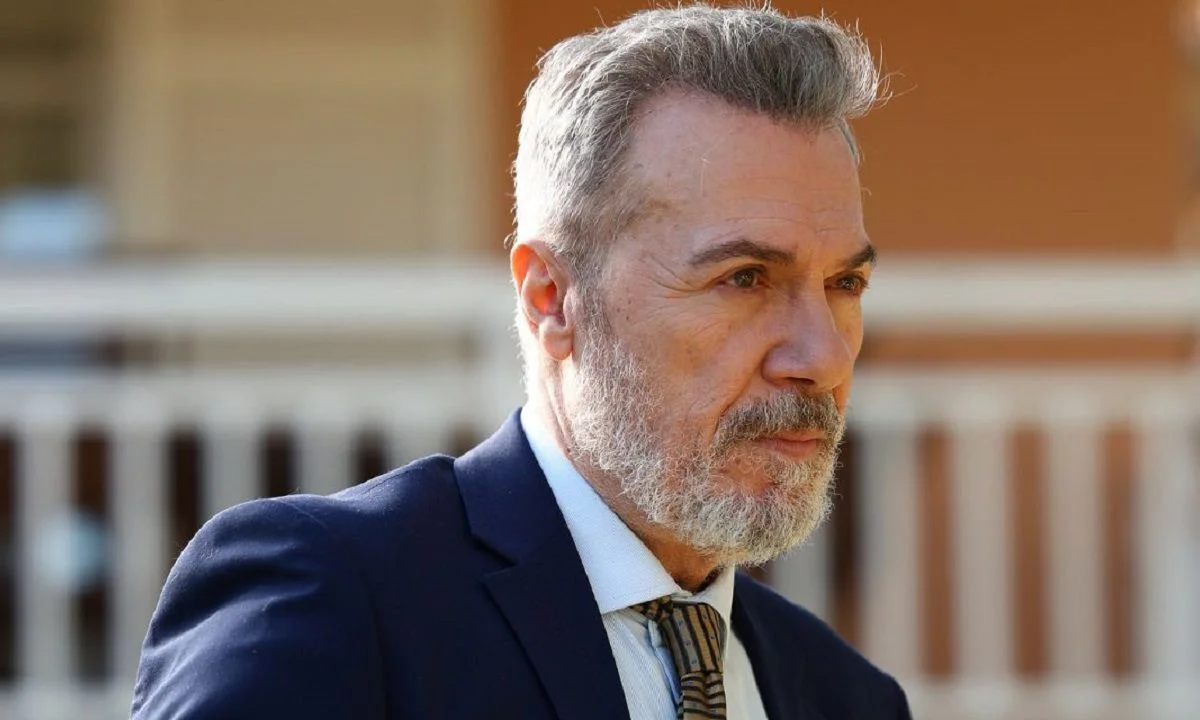 Ο τιμωρός επόμενα επεισόδια: Ο Λεωνίδας θέλει να στείλει στο Λονδίνο την Εβίτα, όπως θα παρακολουθήσουμε στην αγαπημένη σειρά του ALPHA TV.