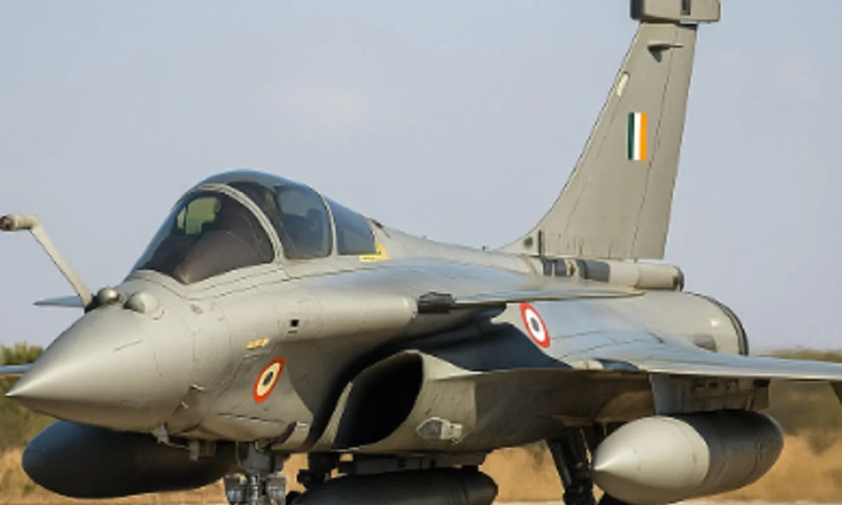 «Rafale υπό πίεση: Όταν ο ανταγωνισμός ΗΠΑ–Γαλλίας συναντά το αφήγημα του Πακιστάν