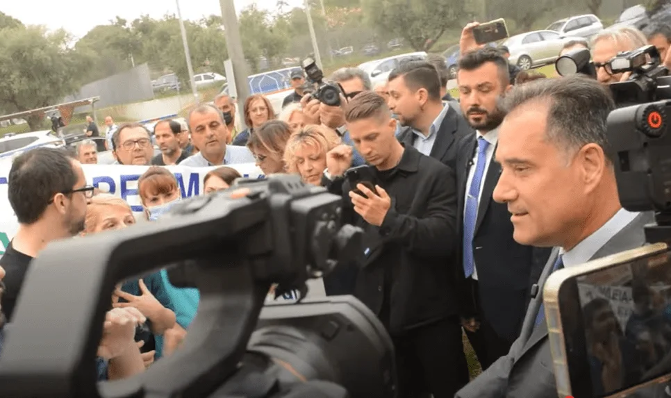 Οι εργαζόμενοι διαμαρτύρονταν για την υποστελέχωση του νοσοκομείου και ο Γεωργιάδης τους έλεγε ότι πρέπει να του πουν και... ευχαριστώ.