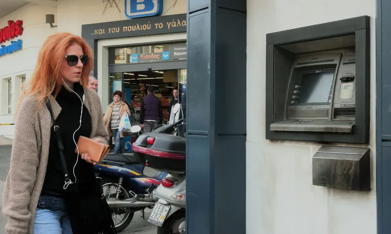 Αλλαγές έρχονται το επόμενο διάστημα στις συναλλαγές από τα ΑΤΜ τραπεζών - Κατάργηση στη φυσική κάρτα;
