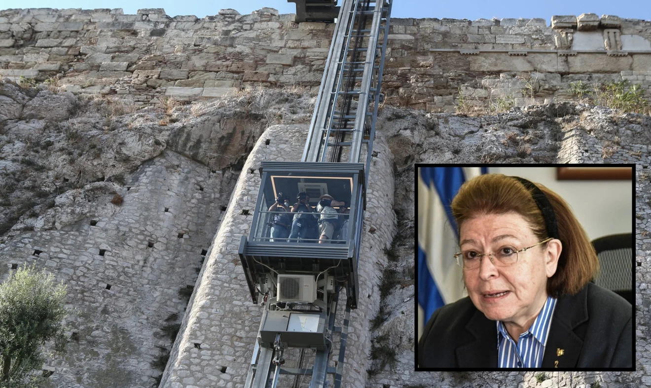Η Λίνα Μενδώνη παραδέχτηκε όψιμα ότι το ασανσέρ δεν ήταν φτιαγμένο για τη χρήση που του γινόταν - Ταλαιπωρία για χιλιάδες τουρίστες.