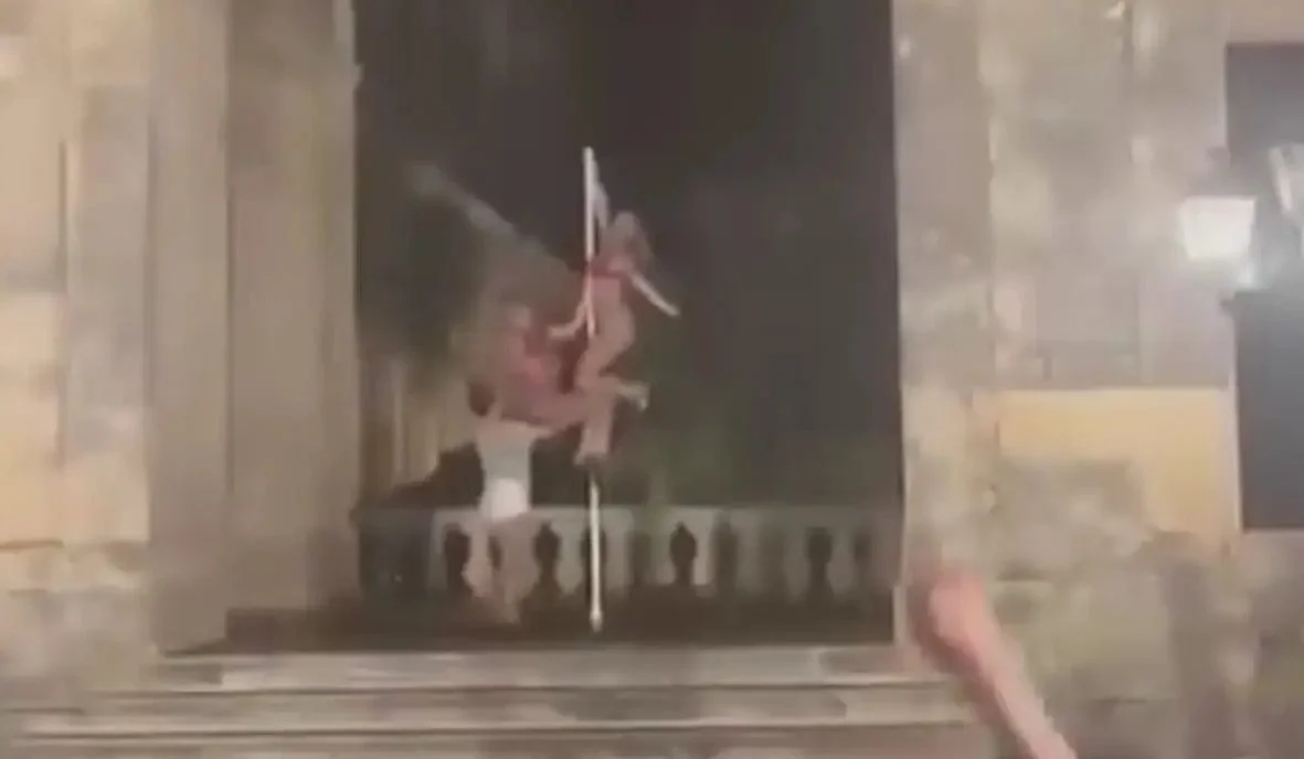 Άλλο ένα περιστατικό ντροπής για τον πολιτισμό μας, ενώ το αρμόδιο υπουργείο παίζει πινγκ-πονγκ ευθυνών με τον δήμο Κέρκυρας.
