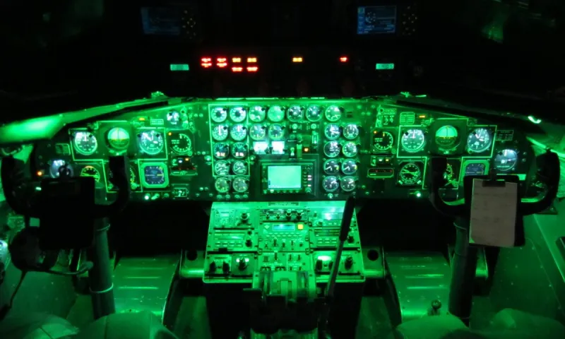 NVG: Η τεχνολογία νυχτερινής όρασης που αλλάζει τις αεροπορικές επιχειρήσεις