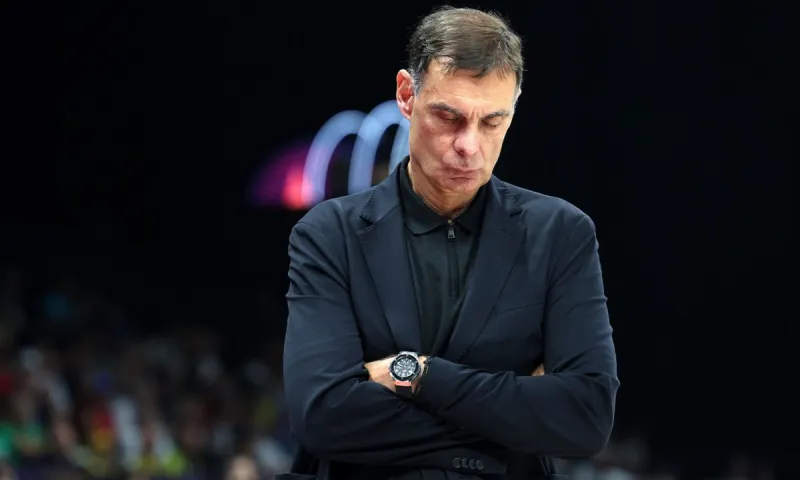 Μπαρτζώκας και Βεζένκοφ δεν άντεξαν το «Πρέπει» και μαζί τους κατέρρευσε κι ο Ολυμπιακός